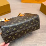 Vintage and artsy, with seriously huge capacity-box - Image 9