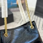 Effortlessly chic and distinctly iconic-box - Image 4