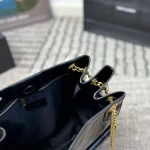 Effortlessly chic and distinctly iconic-box - Image 3