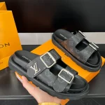 Sandals in classic colors-box - Image 5