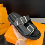 Sandals in classic colors-box - Image 4