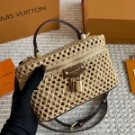 L's latest raffia bag-box
