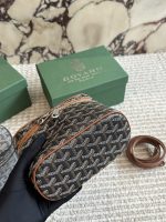 Toiletry & Cosmetic Bag with Box - Detachable Shoulder Strap & Handheld - Image 5