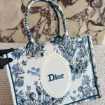 Latest Fashion 3D Embossed Tote Bag – Unique Handcrafted Embroidery for a Luxe Daily Look-box - Image 6
