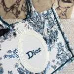 Latest Fashion 3D Embossed Tote Bag – Unique Handcrafted Embroidery for a Luxe Daily Look-box - Image 5