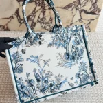 Latest Fashion 3D Embossed Tote Bag – Unique Handcrafted Embroidery for a Luxe Daily Look-box - Image 3
