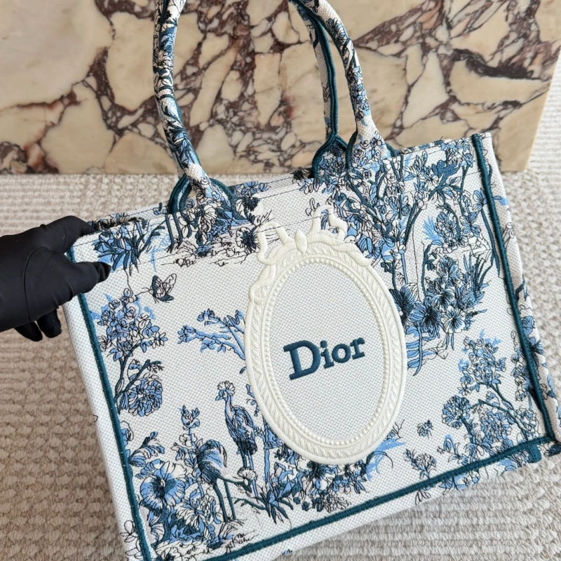 13420969799075000 Latest Fashion 3D Embossed Tote Bag – Unique Handcrafted Embroidery for a Luxe Daily Look-box - Image 1