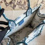 Latest Fashion 3D Embossed Tote Bag – Unique Handcrafted Embroidery for a Luxe Daily Look-box - Image 7