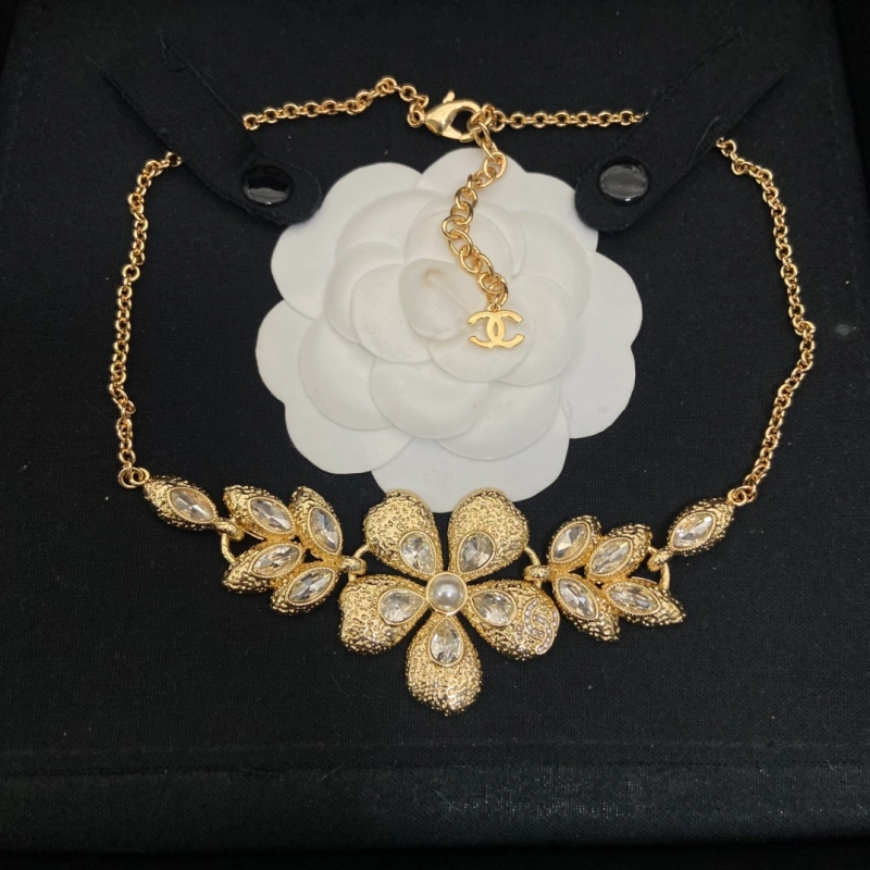 13420970926894000 Celebrate Success: Double C Wheat & Floral Necklace – An Opulent Accessory for the Modern Woman-box - Image 1