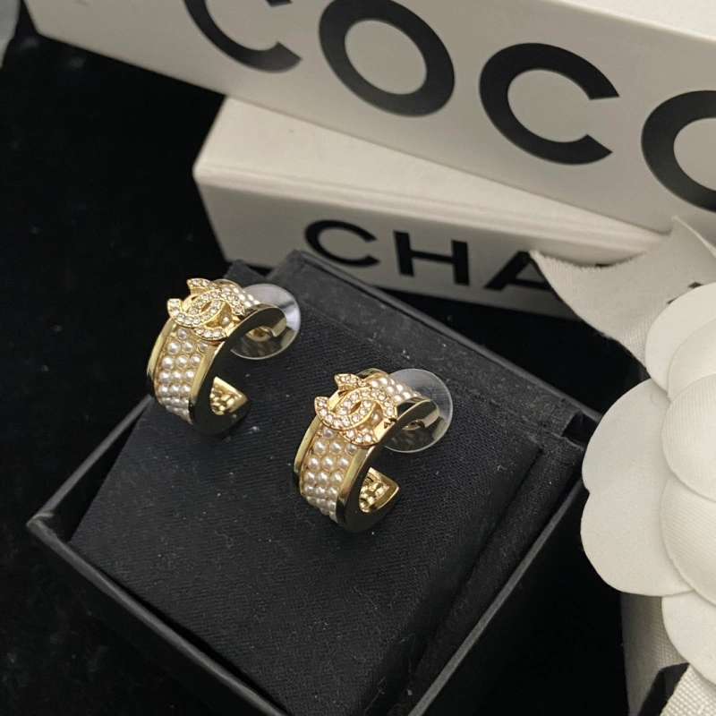 13420971140873000 Trend Alert! The Latest Double C Pearl Hoops – Chic French-Style Jewelry to Elevate Your Everyday Look-box - Image 1