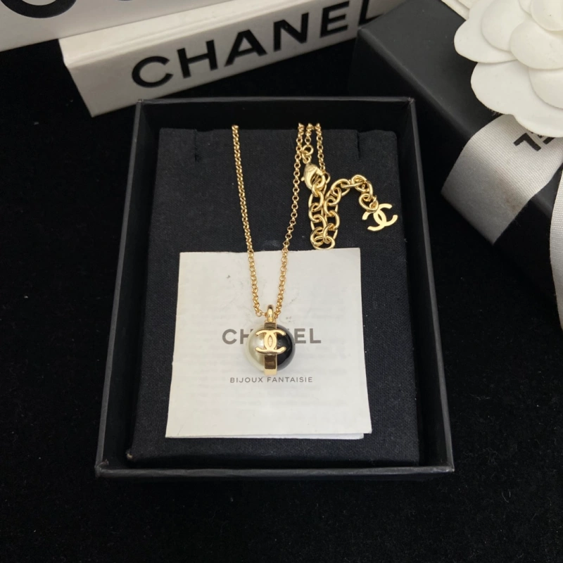 13420978935976000 New Black and White Pearl Double C Necklace-box - Image 1