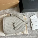 The chain envelope bag is truly the quintessential 'entry-level' classic-box - Image 5