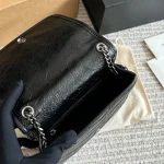 The chain envelope bag is truly the quintessential 'entry-level' classic-box - Image 8