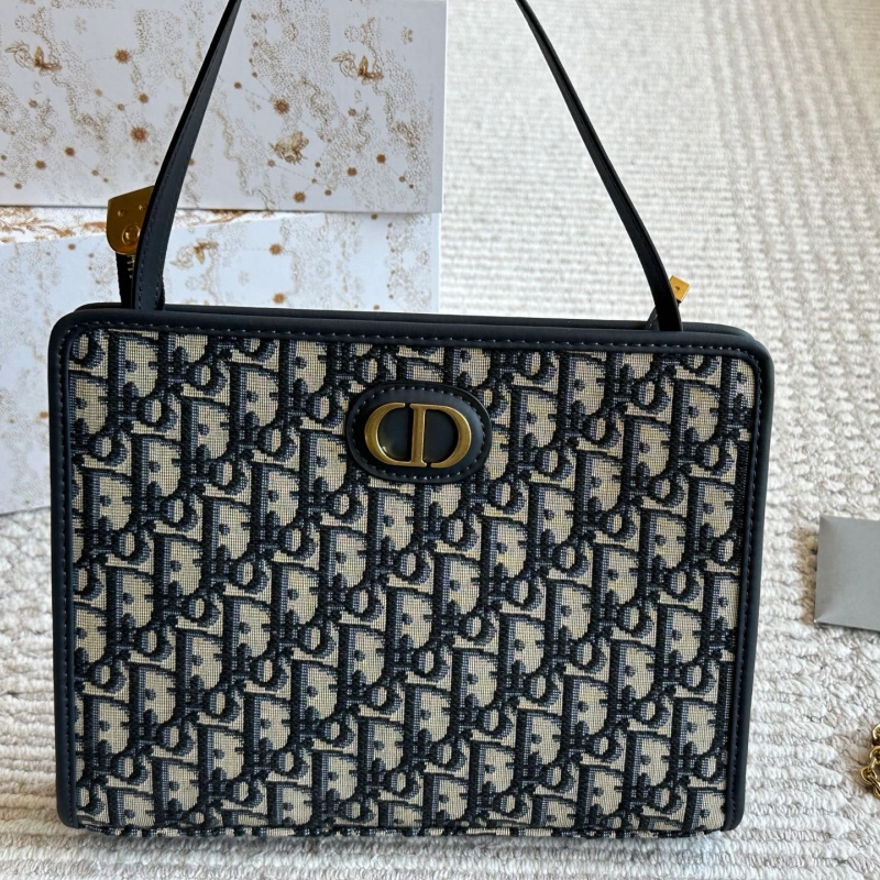 13421491704971600 D home Oblique Chain Bag-box - Image 1