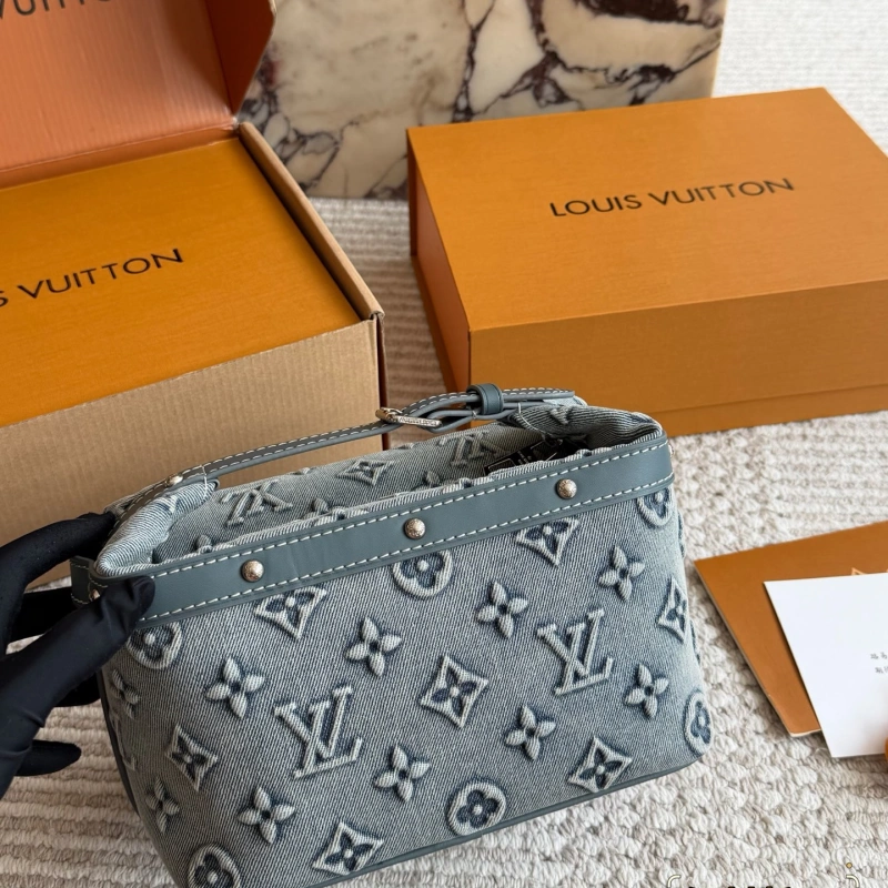13421646674752800 New Makeup Bag-box - Image 1