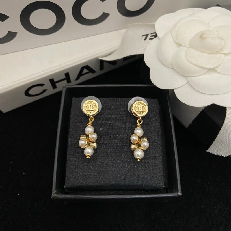 13421820561781400 Double C Pearl Stud Earrings-box - Image 1