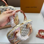 A petite and vintage shell bag-no box - Image 8