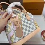 A petite and vintage shell bag-no box - Image 7