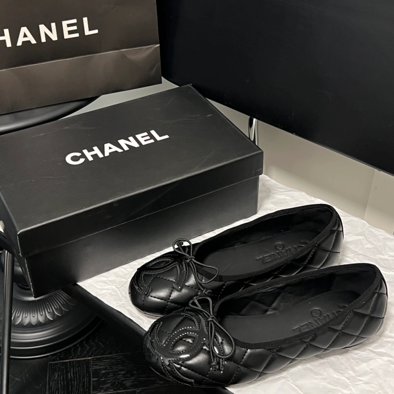 5dff7914e18b59898659967e4f6c08b5 New colors for the ballet flats are now available-box("They run small.") - Image 1