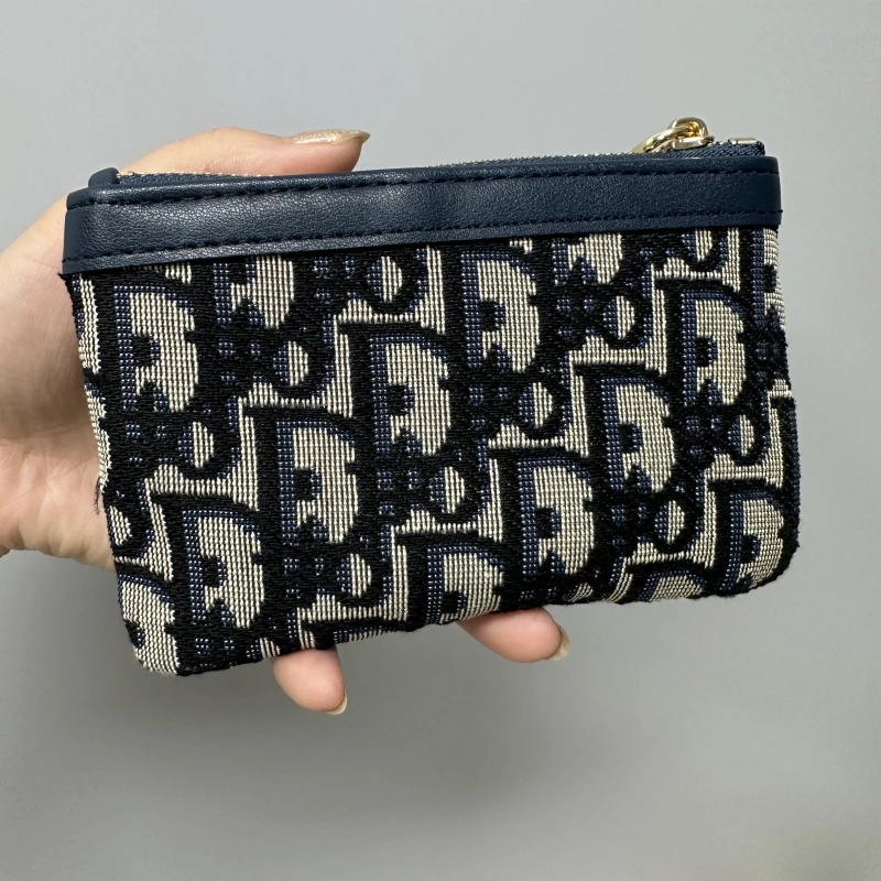 7bd1647b2b102bcc8ed752b7532037e6 Scored a wallet on sale that is top-box - Image 1
