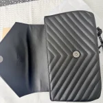 High-quality bag strap and box from a flash sale. - Image 9
