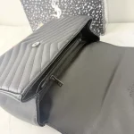 High-quality bag strap and box from a flash sale. - Image 6