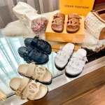 Fresh new slippers are here(The khaki version is made of suede)-box