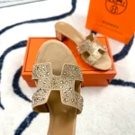 This year's essential H-slides now come in new colors-box - Image 8