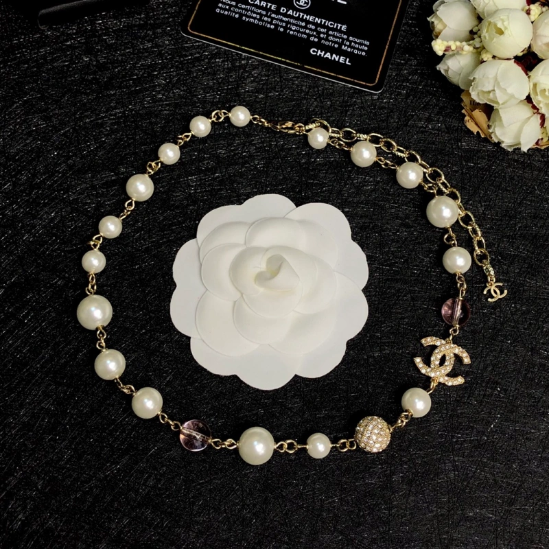 13422273886402800 Pink Glazed Quilted Necklace with Full Diamonds and Pearls-box - Image 1