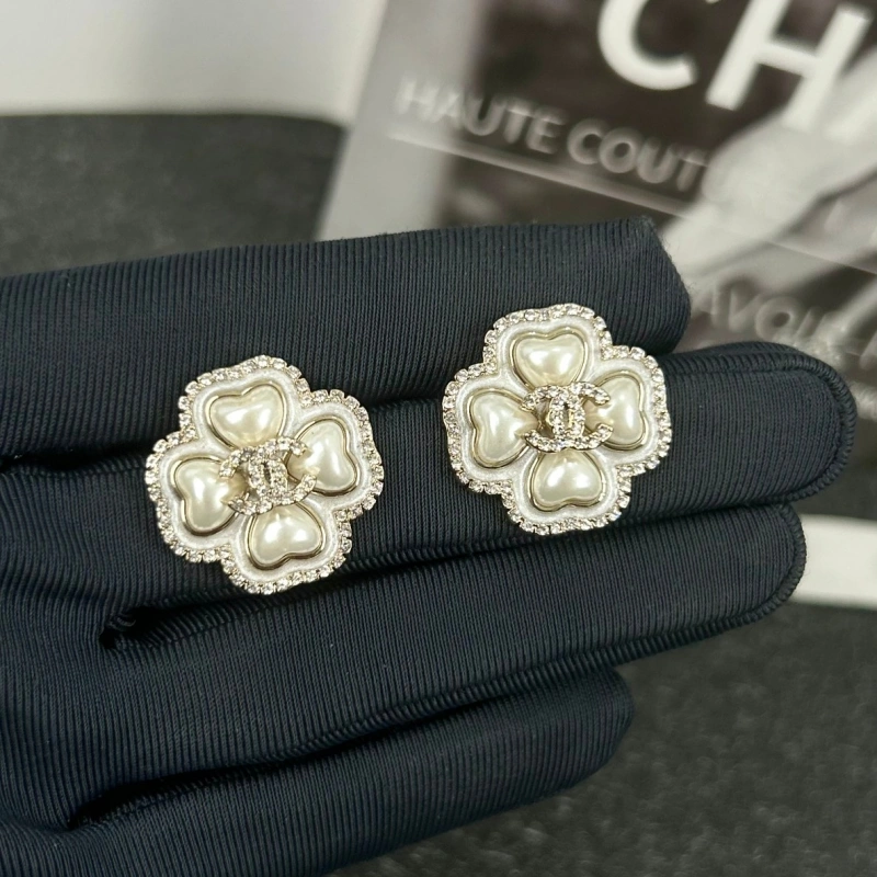 13422274091113800 Pave Diamond Love Heart & Clover Resin Pearl Studs-box - Image 1