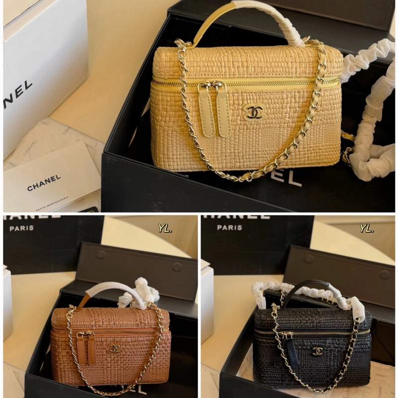 13422525514998000 Made of woven straw with a metal chain. It's retro yet stylish-box - Image 1