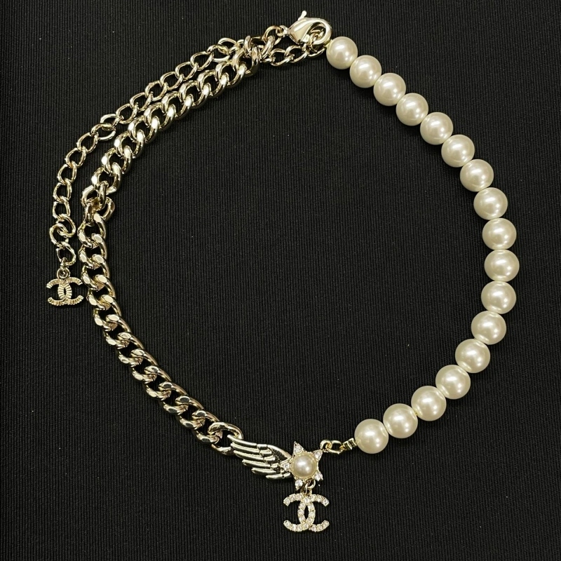 13422613808235800 Five-Pointed Star Double-C Wing Pearl Necklace-box - Image 1