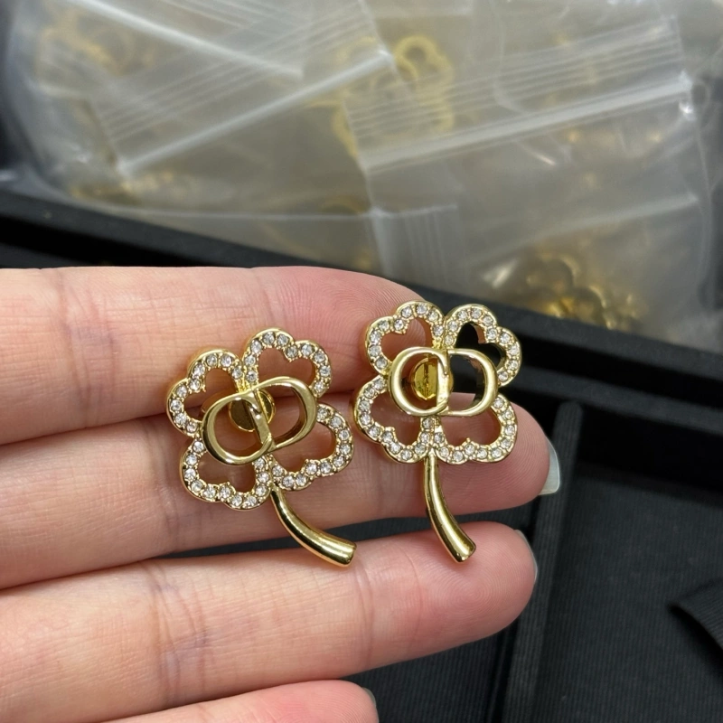 13423221624732000 New Full Pave Diamond Four-Leaf Clover CD Studs-box - Image 1