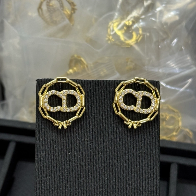 13423221902977000 New Openwork CD Full Diamond Stud Earrings-box - Image 1