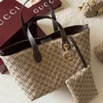 The monogram tote: laid-back and effortlessly chic - Image 5