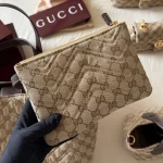 The monogram tote: laid-back and effortlessly chic - Image 2