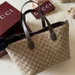 The monogram tote: laid-back and effortlessly chic - Image 18