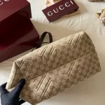 The monogram tote: laid-back and effortlessly chic - Image 17