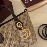 The monogram tote: laid-back and effortlessly chic - Image 13
