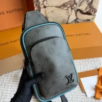 Fashionable and Versatile Men's Chest Bag-box
