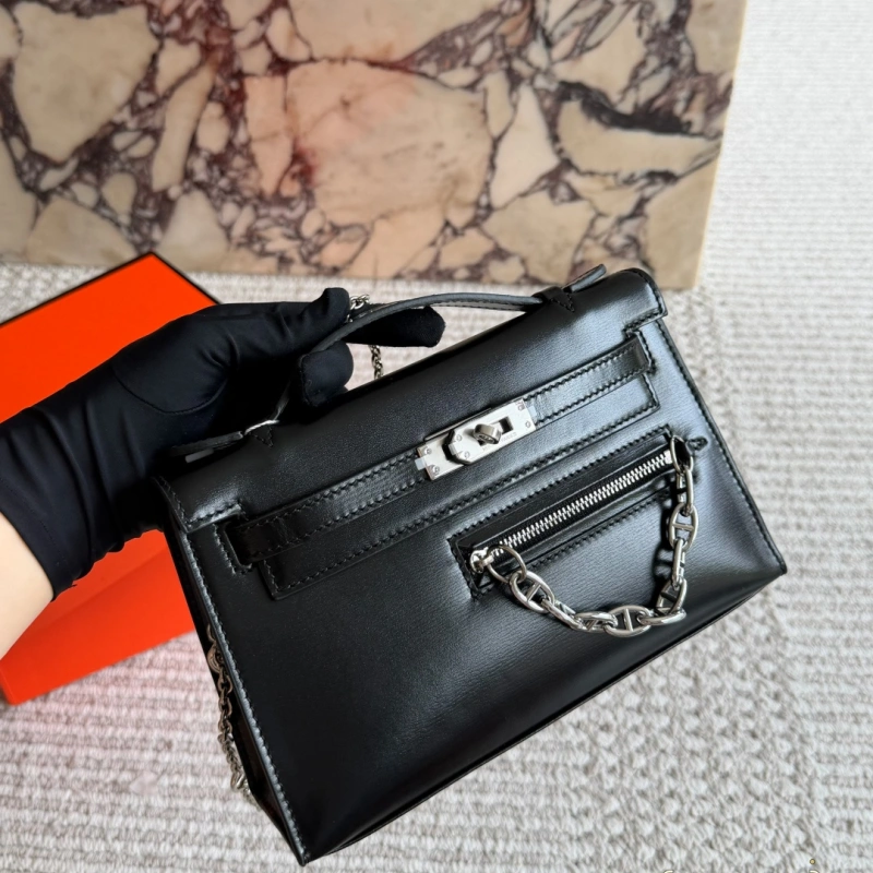 13423634811961600 Genuine leather with silver buckle, comes with a free pig nose chain-box - Image 1