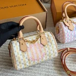 Vegetable-tanned leather trim with gold chain-box - Image 2