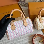 Vegetable-tanned leather trim with gold chain-box - Image 8