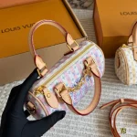 Vegetable-tanned leather trim with gold chain-box - Image 7