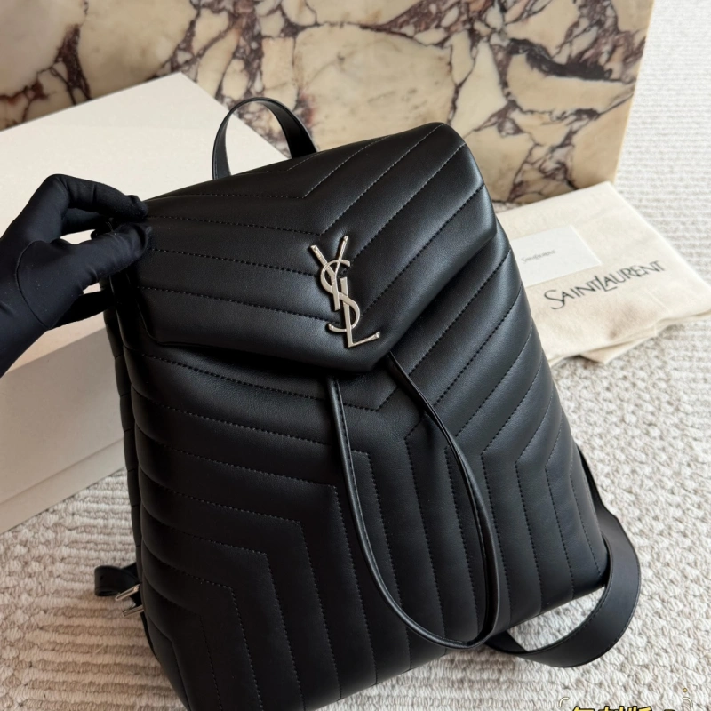 13423636378033600 Classic black shade featuring the iconic Y-signature V-quilting-box - Image 1