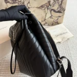 Classic black shade featuring the iconic Y-signature V-quilting-box - Image 3