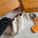 Crafted from calfskin, this is a compact bucket bag-box - Image 4