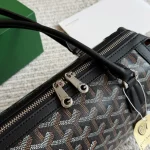 An easy-to-match Baguette Bag for daily wear-box - Image 4