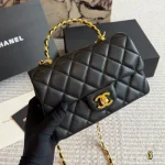 A fashionable and versatile classic that never goes wrong-box - Image 11