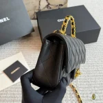 A fashionable and versatile classic that never goes wrong-box - Image 9